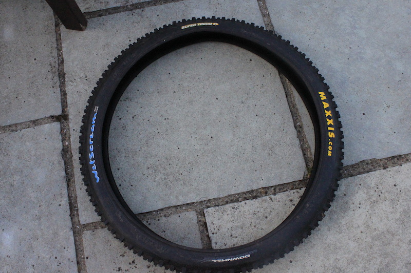 0 Maxxis wetscream 2.5 super tacky used 1 time