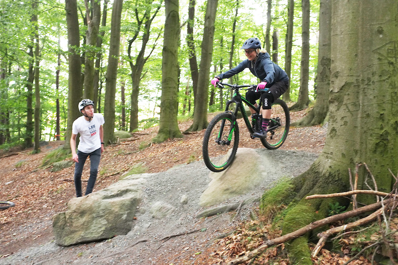 Lee Likes Bikes skills clinic with their first coach in Europe Alex Roberton http www.leelikesbikes.com alex-roberton