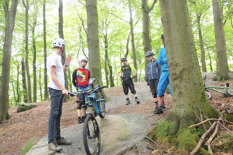 Lee Likes Bikes skills clinic with their first coach in Europe Alex Roberton http www.leelikesbikes.com alex-roberton