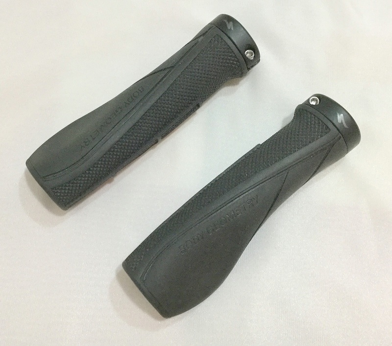 specialized contour locking grips