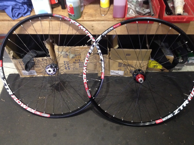 stan's notubes ztr flow ex 29 wheelset