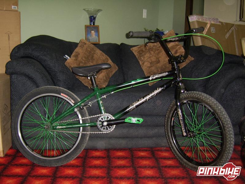 this is my wethepeople 4seasons but with new green cables new green spokes new green pedals and a custom green flame stickers