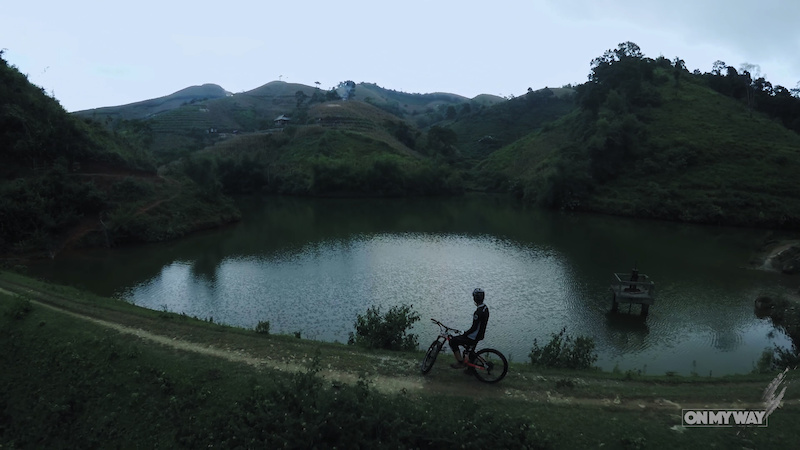 The second episode of On my way serie is an interesting journey: Lung Van, Hoa Binh.
Lung Van is the highest of four ancient Muong lands, which is known as the Valley of Life.
Being covered with cloud white and rolling mountains, Lung van is not only a peaceful and friendly but also mysterious land.
Crossing through hills and mountains, rivers and forests, staying in Stilt houses, meeting Muong people, ngo minh tu rider surely has had unforgettable experiences on this beautiful land.