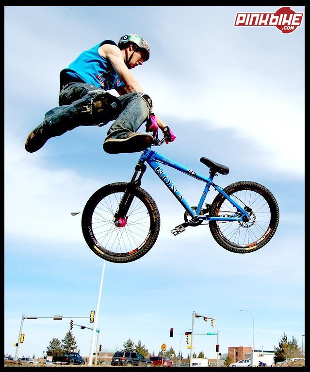 Amazing picture of a tailwhip.