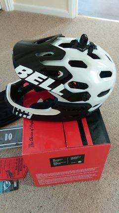 2015 Bell Super 2R with removable chin guard Size Small