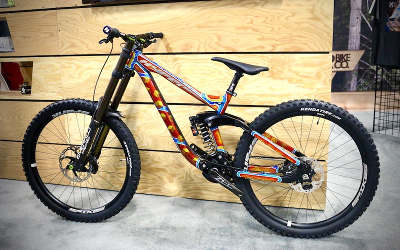 hyper carbon fiber mountain bike