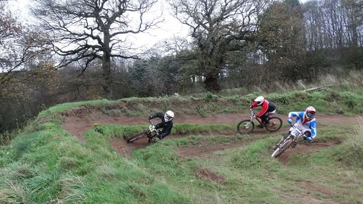 Winter 4x series at Harthill! Going for the win and had a crash 20m before the finish line...