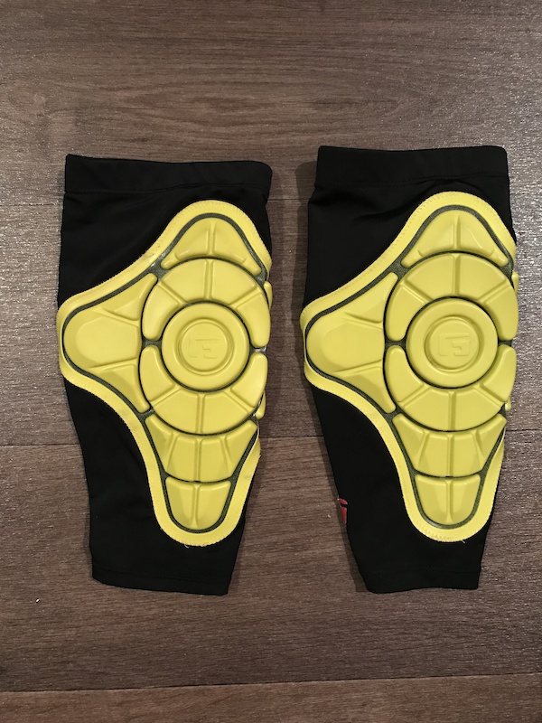GForm Knee pads size Medium For Sale