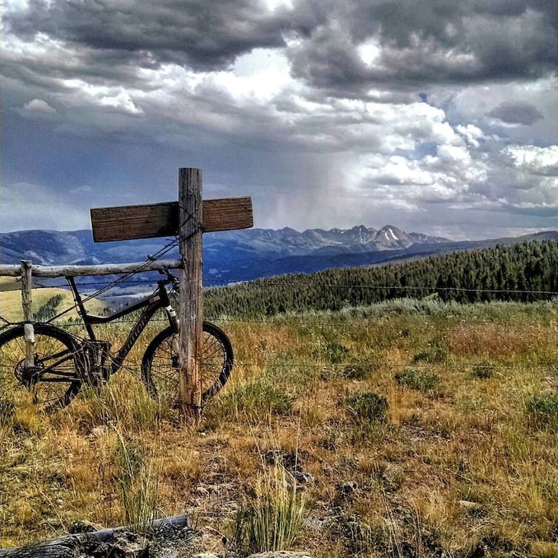 Junction of Bear Valley Connector and Basin Creek Trail with Lemhi Range in the distance.