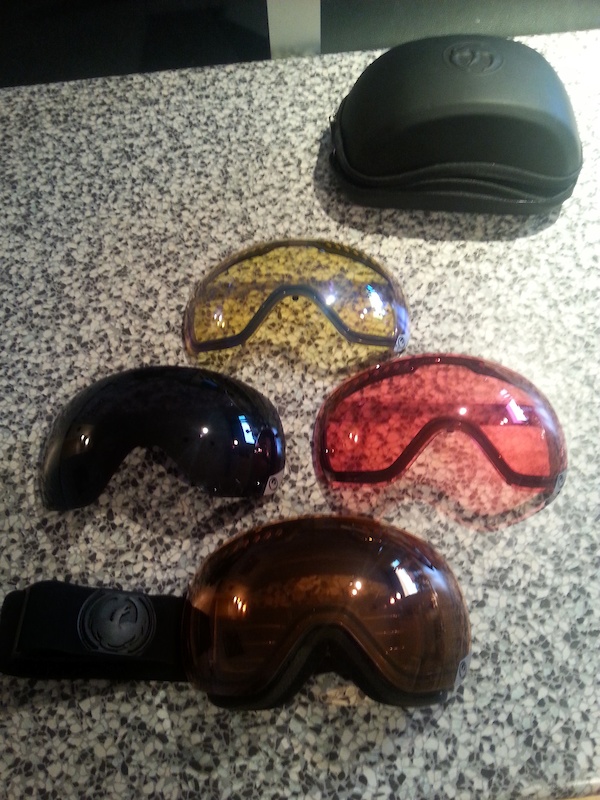0 Dragon APXs Snowboard/Ski Goggles with 4lenses