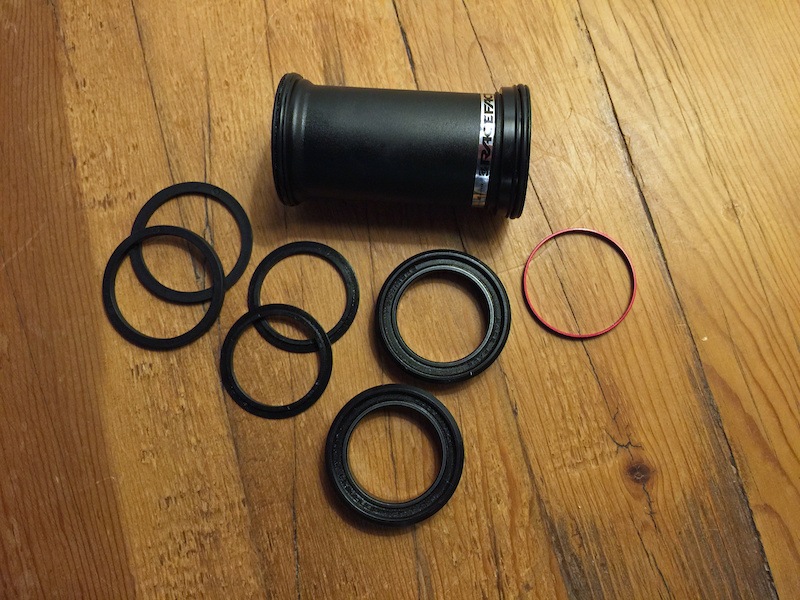2016 Race Face Cinch 30mm BB92 Bottom Bracket For Sale