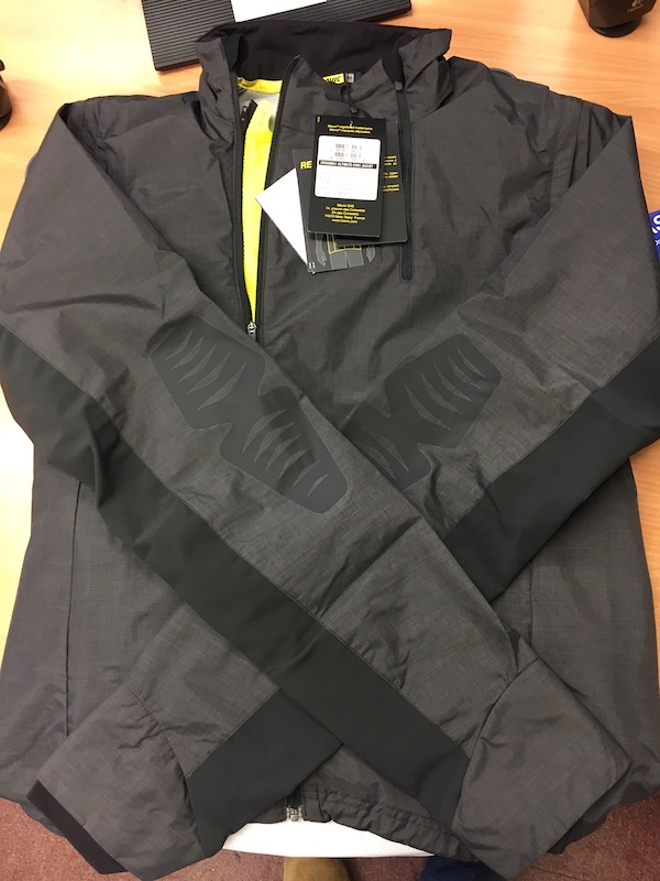 2016 Mavic Crossmax Ultimate Convertible Jacket size medium For Sale