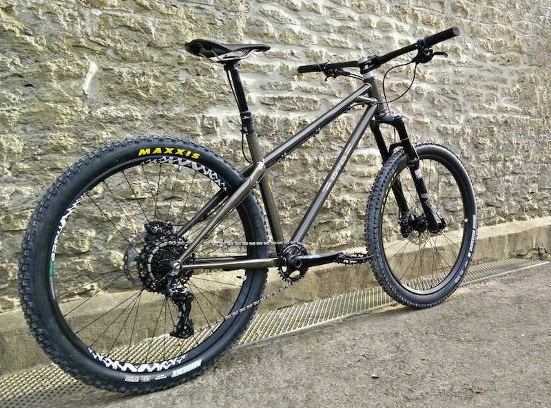 enduro hardtail mountain bike