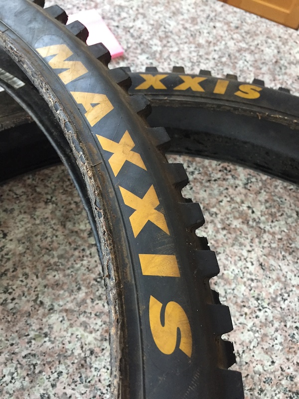 2015 Maxxis Shorty 2.3 inch tire set (like new)