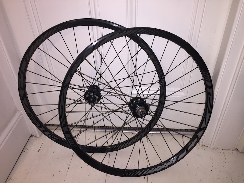 0 27.5 Specalized Roval DH Wheelset.