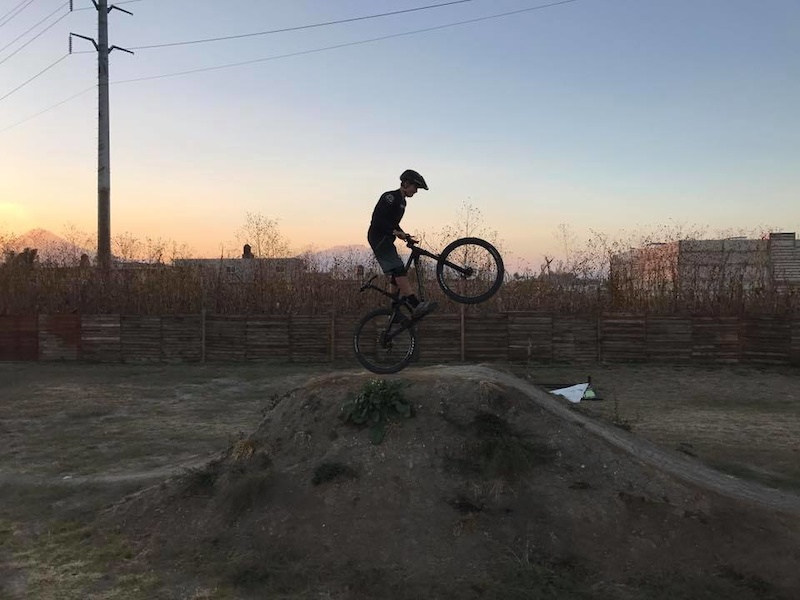 Juan Francisco Garza styling it out in the sunset at bikeyard.