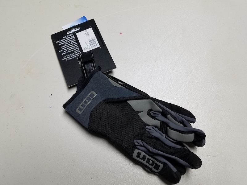 2017 ION GAT Gloves New Black Size Medium For Sale