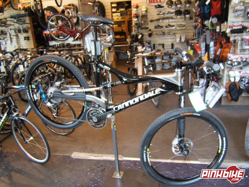 07 CANNONDALE RUSH CARBON 2 LRG BRAND NEW!!! NEVER RIDDEN