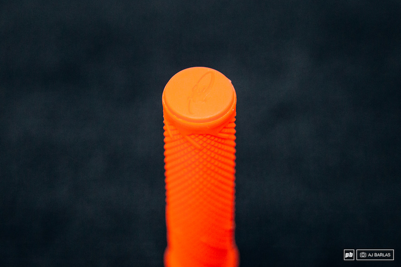 The end cap for the Danny Macaskill grip is plastic and is integrated into the grip. The grip weighs in at a claimed 88g and is 135mm in length.