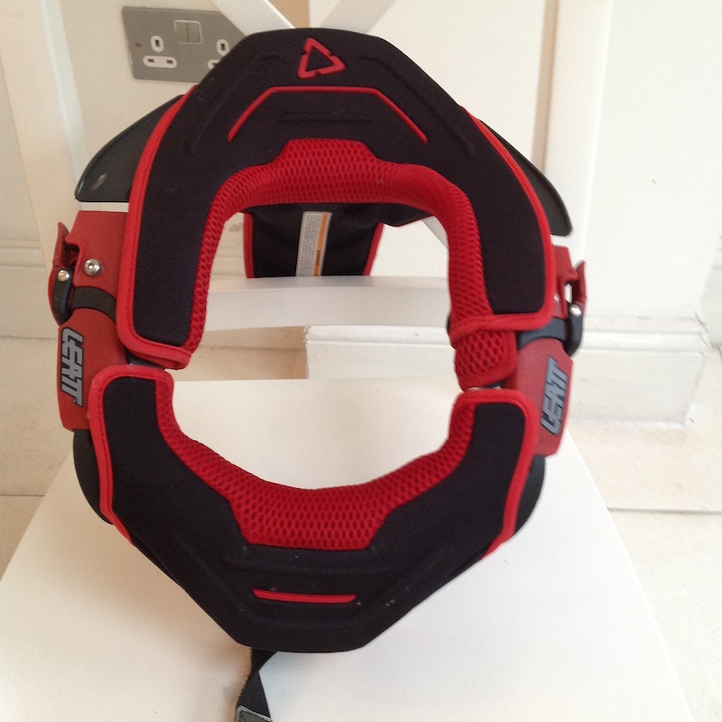 2013 Medium Leatt neck brace For Sale
