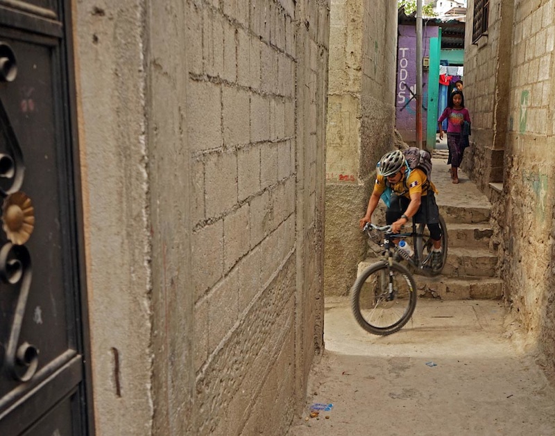 Welber hard-tailing the Sta Catarina urban
