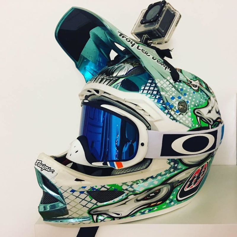 Troy Lee D3 Meduse with Oakley Tld goggle