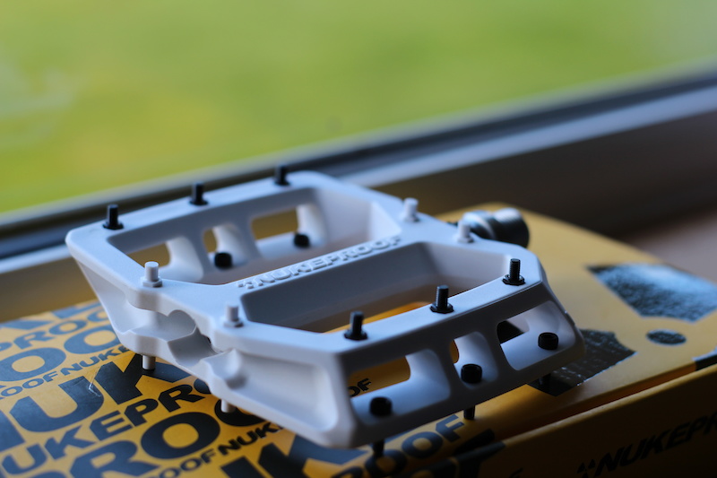 Nukeproof Horizon Comp flat pedals for sale