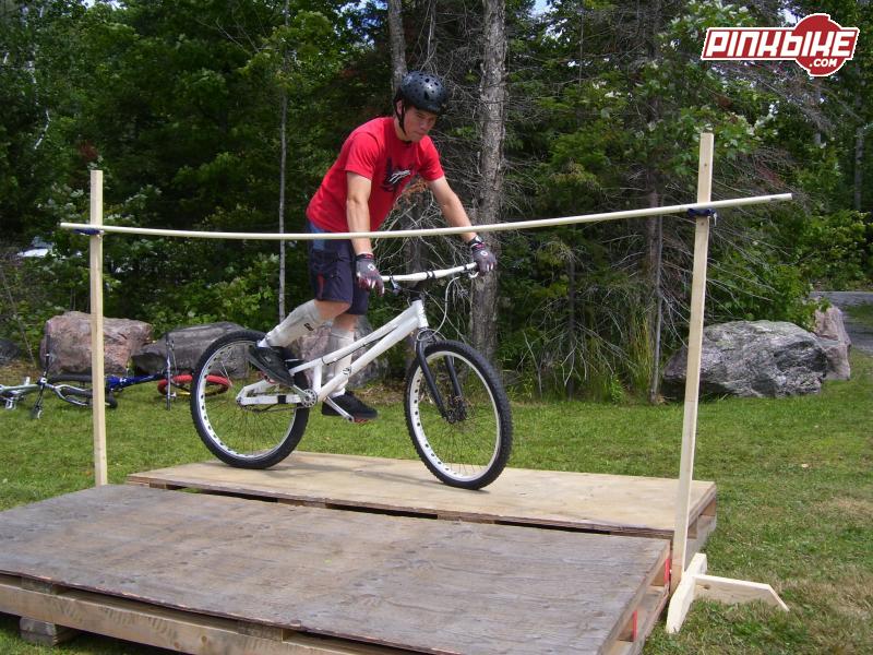 James Barton who is going to Scotland to compete on the behalf of Canada in the world UCI trials championships is doing a sidehop bar (40+inches) at the Bash At The Falls trials event that took place on August 18th.