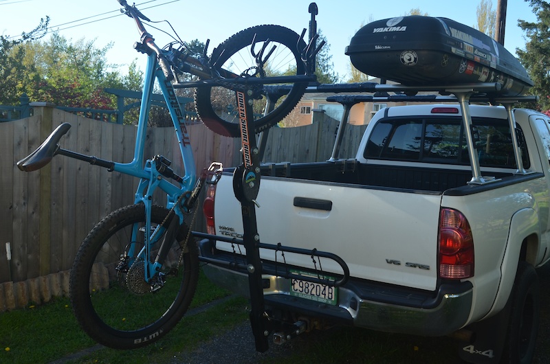 2016 North Shore NSR 4 vertical hanging bike rack. MINT. For Sale