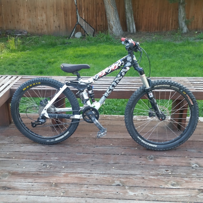 Kona Stinky 2-4 フレーム