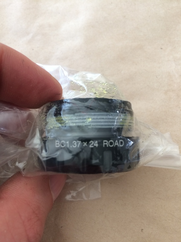 2015 Brand new Shimano BB9000 68mm
