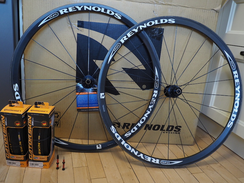 reynolds 32 carbon clincher wheelset