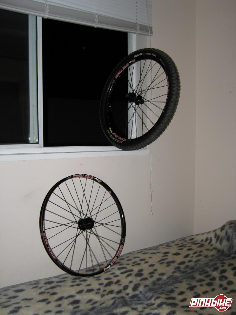 Sun Ringle Str8 Track Wheel Set-Jumping Flea Hubs and Single Sun Ringle Str8 Track Wheel Set-Jumping Flea Hubs and Single