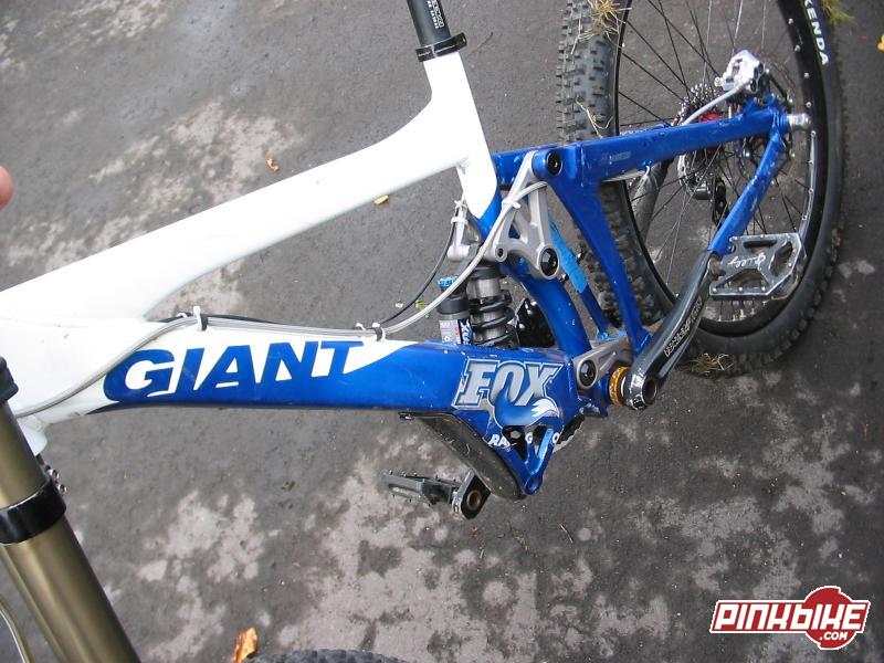 giant glory dh 2007 for sale
new forks and shock