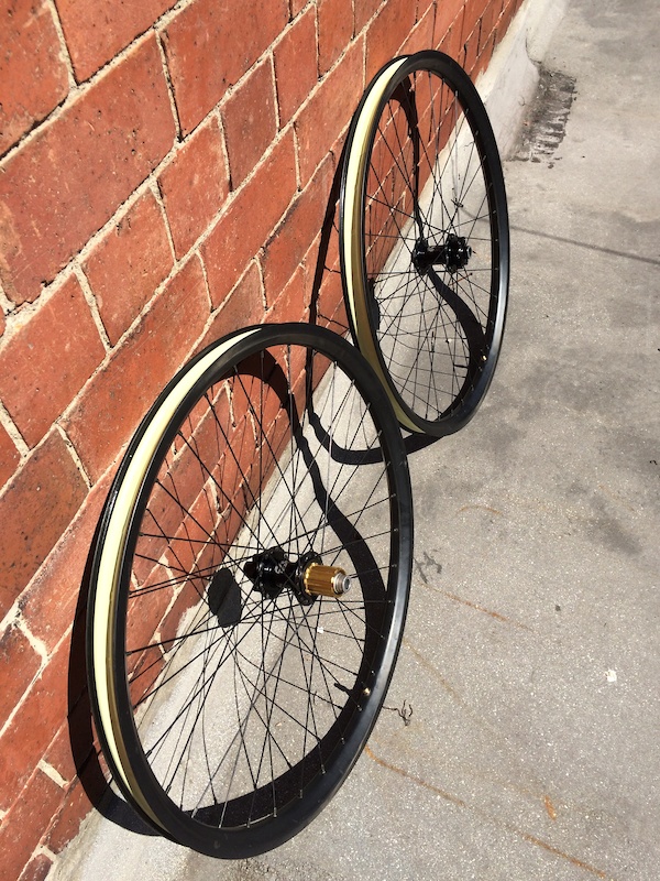 Hope Pro 2 EVO on light bicycle carbon rims 27.5" For Sale