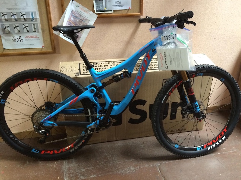 2017 Pivot Switchblade - All Carbon (including wheel set) For Sale