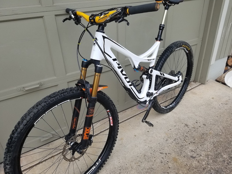 pivot xc bike