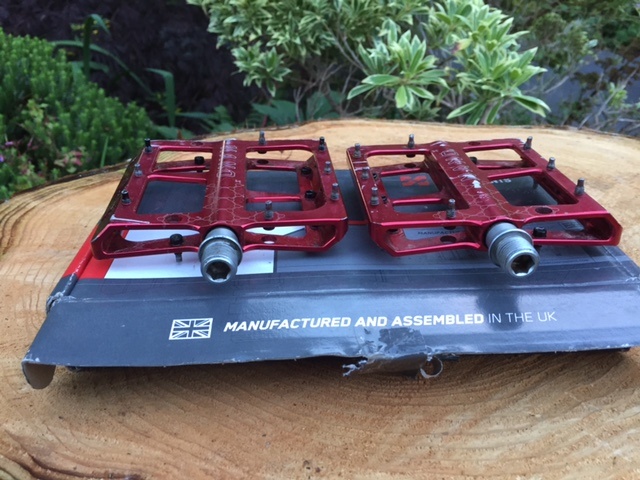 2016 Superstar Nano pedals red
