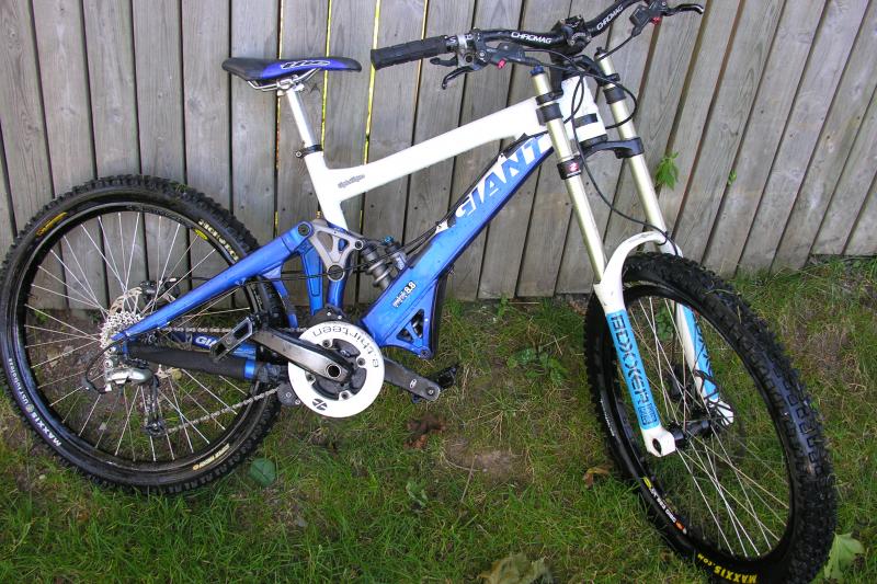 2007 Giant Glory Blue White NEW PRICE For Sale