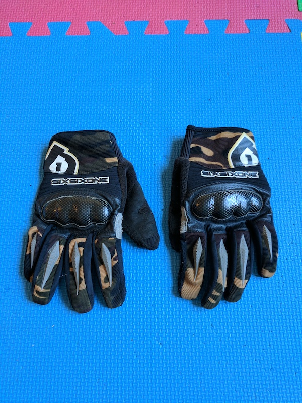 0 661 DH Gloves with Armoured Knuckles - XL