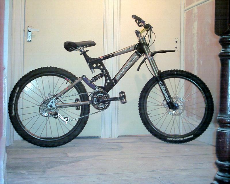 Mats old bike.
2002 Rocky Mountain Switch