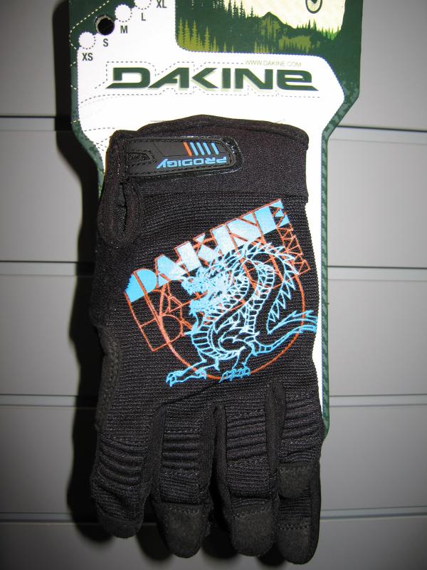 Dakine Prodigy gloves for kids.