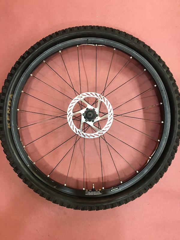 0 Mavic Enduro tubeless wheelset + Kenda Nevegal tires