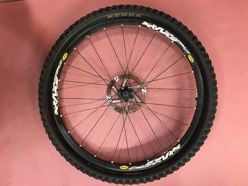 0 Mavic Enduro tubeless wheelset + Kenda Nevegal tires