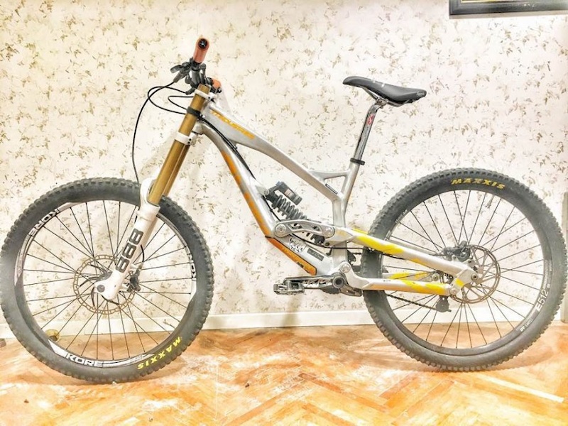 lifecycle fitness bike