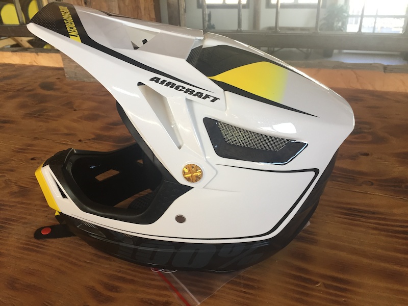 0 BRAND NEW 100% Aircraft DH Helmet - Bi Turbo White