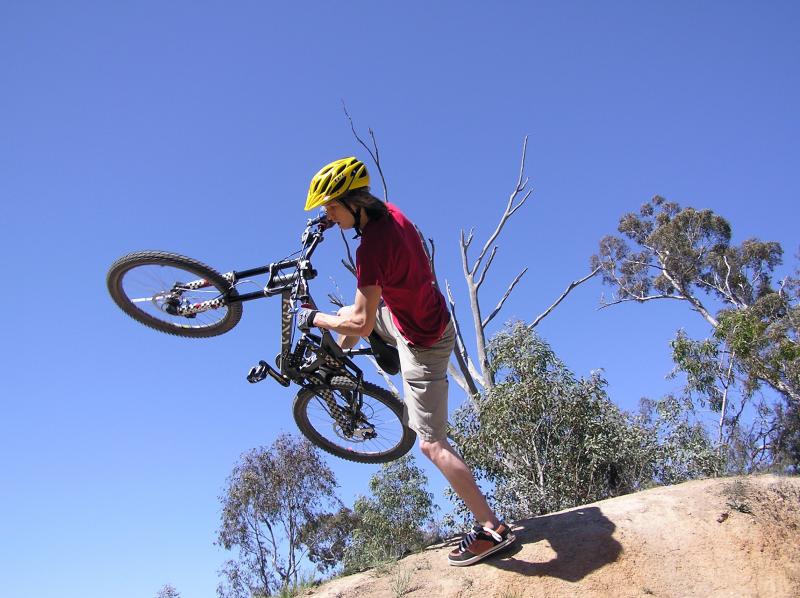 yes, its a fastplant on a dh bike. yeahyeah