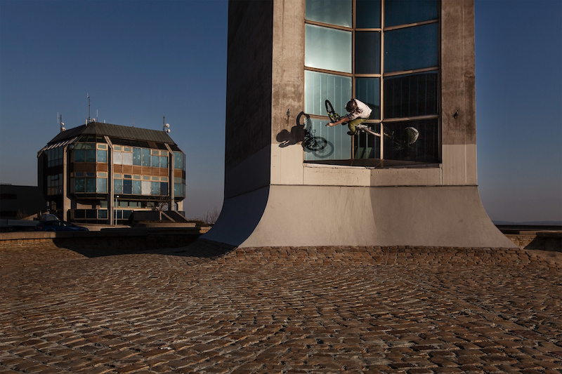 last time I made it to this spot, it was full of water. So happy that I have been able to give this spot a solid try. It was quite a challenge to get some air on this building. starting with the run in, to the kinky vert transition.  (self portrait)