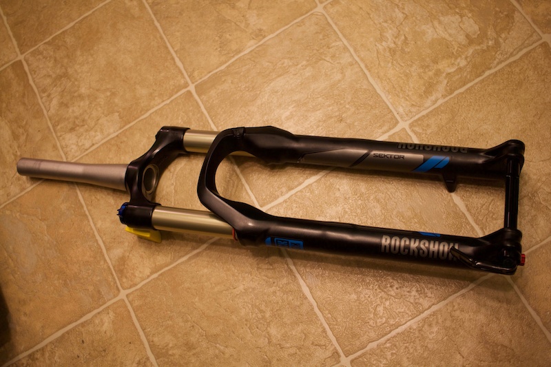 2016 Rockshox Sektor Gold RL 140mm 27.5 NON BOOST For Sale