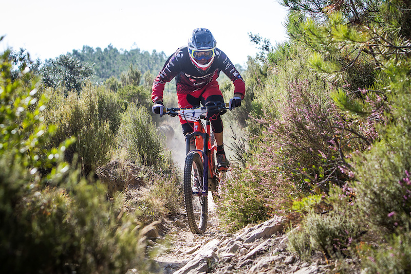 Vittorio Gambirasio always ready and concentrated on the upcoming trail.